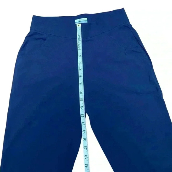 Columbia, Blue Mid-Rise Comfort Capris, Medium πββοΈββ‘οΈ - Picture 5 of 8